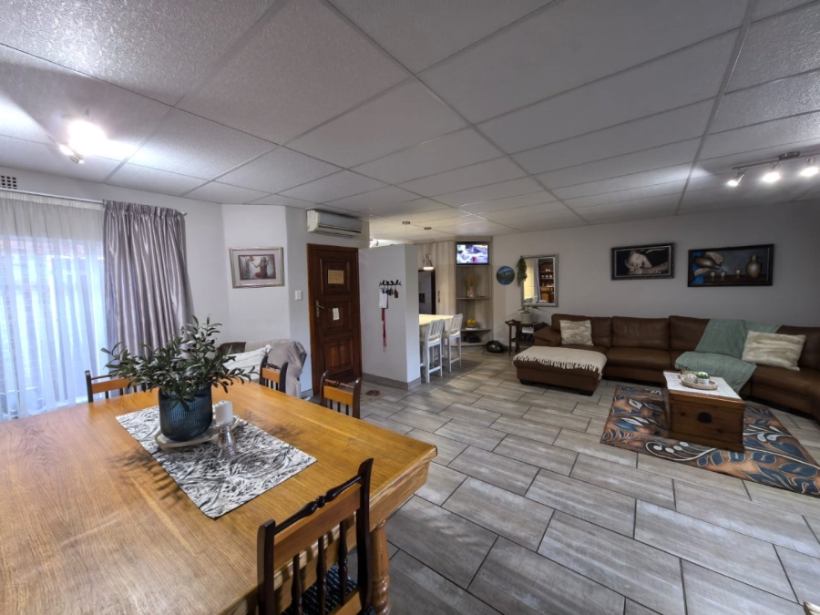 3 Bedroom Property for Sale in Rhodesdene Northern Cape